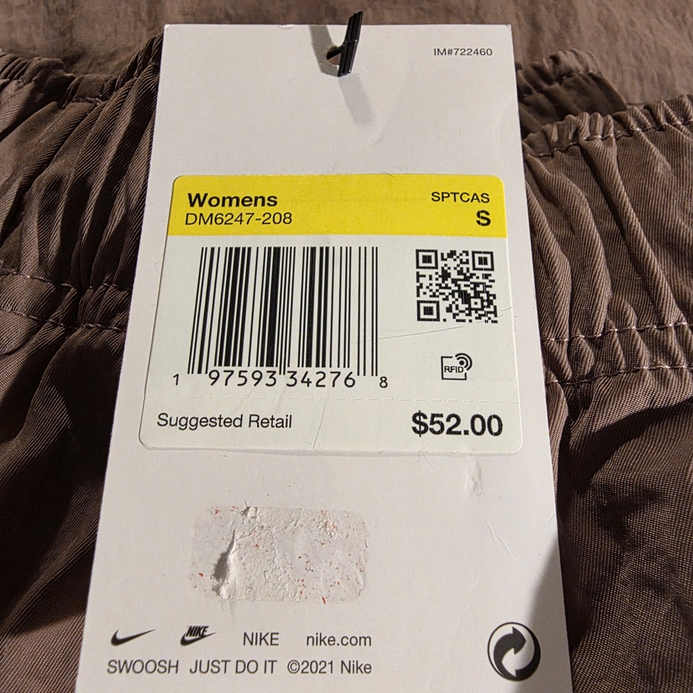 Nike Women's Tan Cargo Shorts - Picture 5 of 10